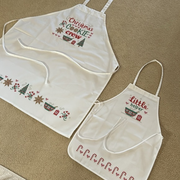Hand embroidered adult and child Christmas aprons White washable apron - Picture 4 of 14